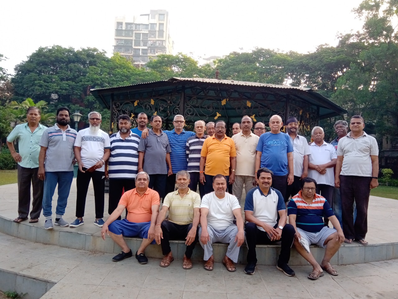 गार्डन परिवार योगा ग्रुप
